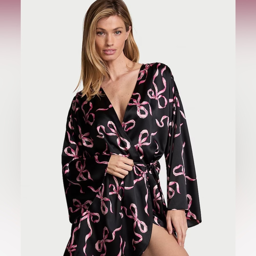 Victoria’s Secret Black and Pink Women's Robe